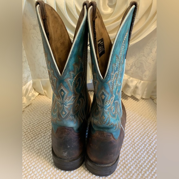 ARIAT - Picture 4 of 9